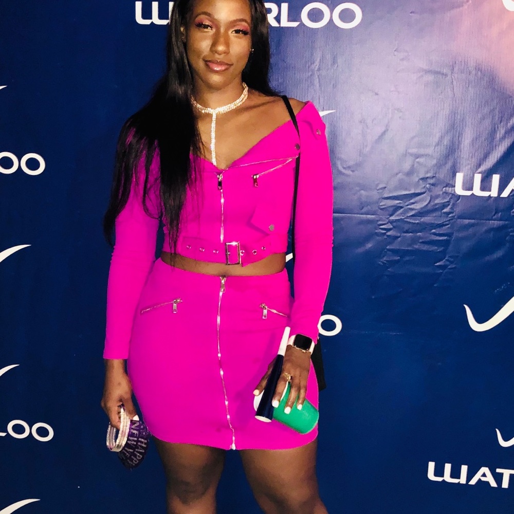Sexy 2 piece fuschia matching suit 💋💕